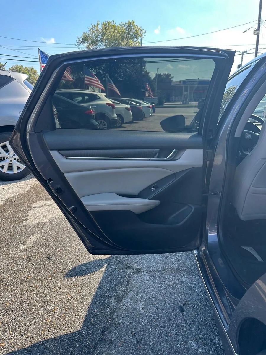 Used 2018 Honda Accord EX-L image 11