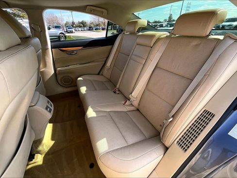 Used 2014 Lexus ES 300h Hybrid image 17