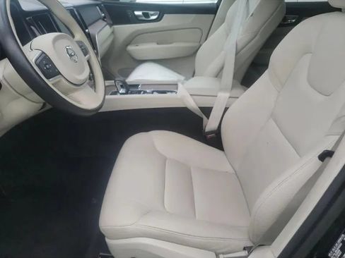 Used 2022 Volvo XC60 B5 Momentum AWD/4WD image 3