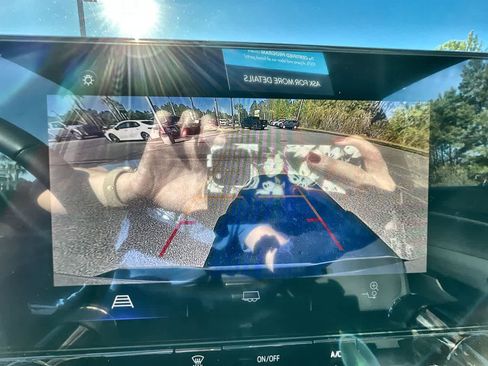 Used 2024 Chevrolet Colorado LT image 14