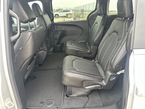 New 2026 Chrysler Pacifica Select AWD/4WD image 24