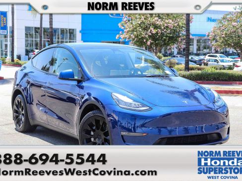 Used 2023 Tesla Model Y Long Range AWD/4WD image 1