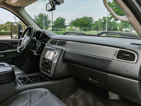 Used 2013 Chevrolet Silverado 2500 LTZ w/ LTZ Plus Package image 15