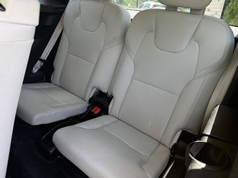 Used 2018 Volvo XC90 T5 Momentum w/ Convenience Package FWD image 10