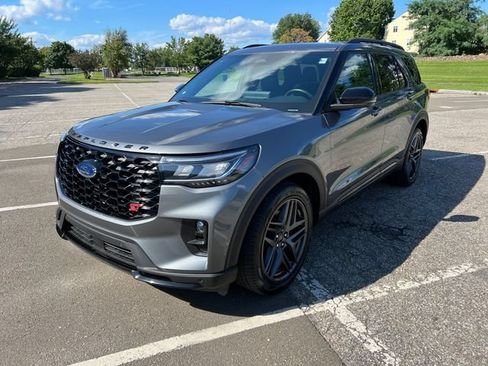 Used 2025 Ford Explorer ST AWD/4WD image 5