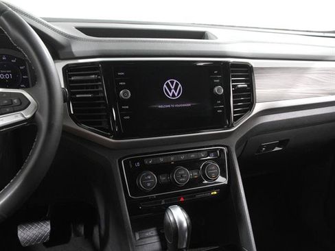Certified 2023 Volkswagen Atlas Cross Sport SE image 9