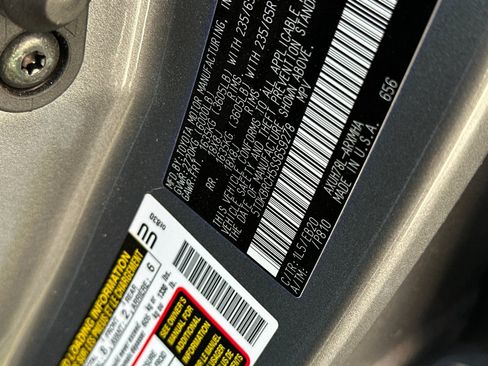 Used 2025 Toyota Highlander XLE image 28