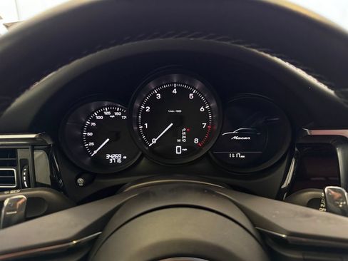 Used 2023 Porsche Macan AWD/4WD image 21
