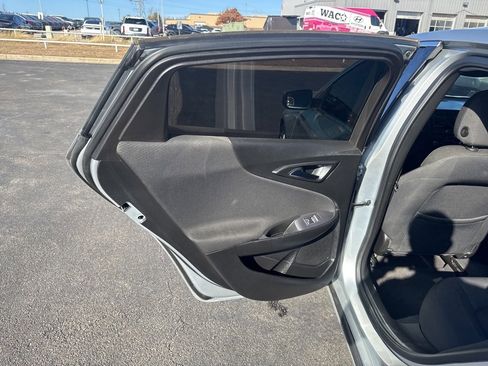 Used 2021 Chevrolet Malibu LT image 24
