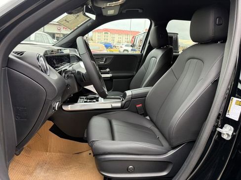 Used 2025 Mercedes-Benz GLB 250 4MATIC image 3