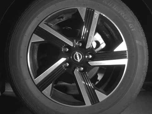 Used 2025 Nissan Sentra SV FWD image 17