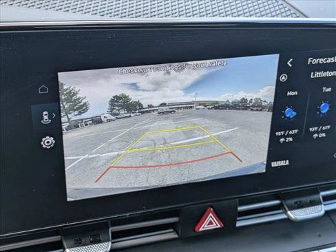 Used 2024 Hyundai Elantra Blue FWD image 15