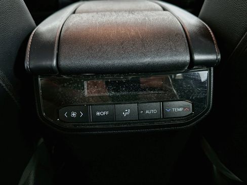 Used 2022 Toyota Highlander XSE AWD/4WD image 28
