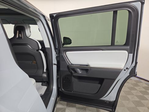 Used 2024 Rivian R1S Adventure AWD/4WD image 19