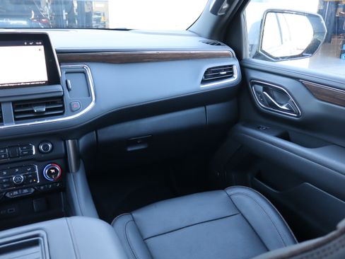 Used 2024 Chevrolet Suburban High Country w/ Advanced Technology Package image 16