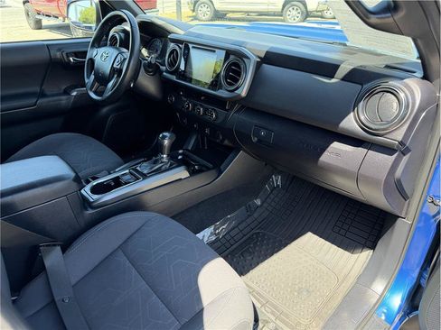 Used 2017 Toyota Tacoma TRD Sport w/ Tow Package RWD image 12