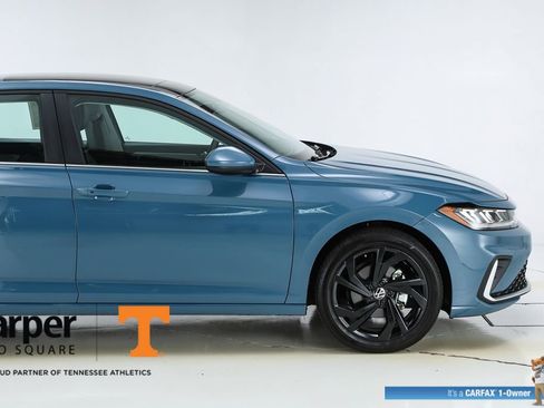 Used 2025 Volkswagen Jetta SE w/ Sunroof Package FWD image 49