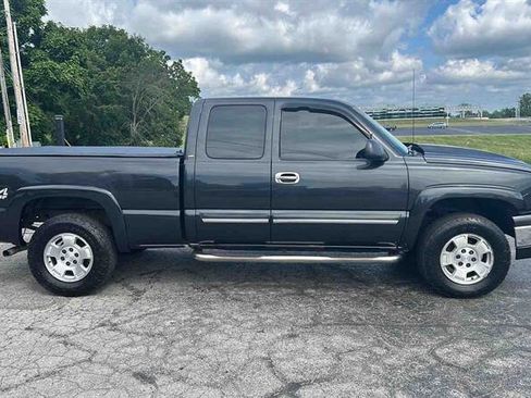 Used 2003 Chevrolet Silverado 1500 4x4 Extended Cab image 2