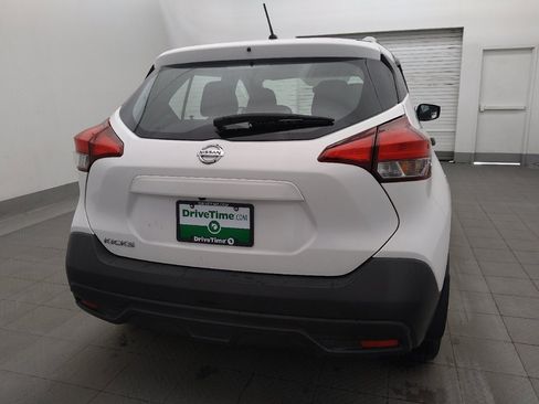 Used 2019 Nissan Kicks S FWD image 7