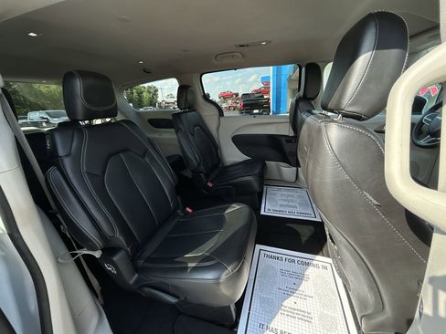 Used 2021 Chrysler Voyager Lxi image 24