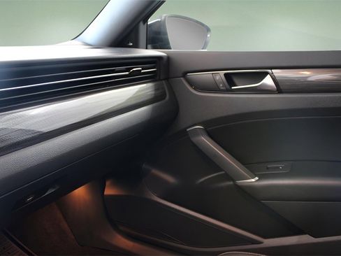 Used 2021 Volkswagen Passat 2.0T R-Line image 27