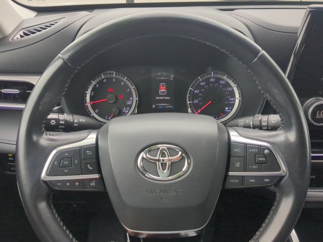 Used 2021 Toyota Highlander LE FWD image 31