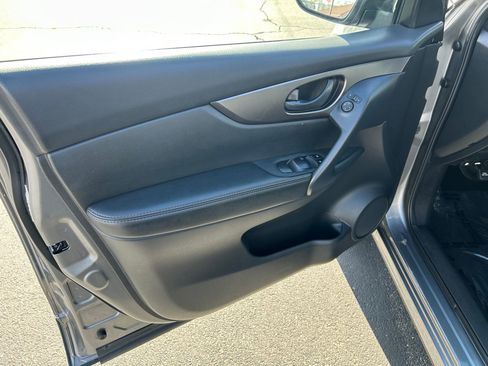 Used 2021 Nissan Rogue Sport S image 9