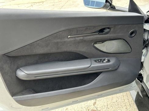 Used 2025 Aston Martin V8 Vantage Coupe image 17