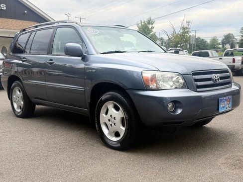 Used 2005 Toyota Highlander Limited w/ Leather Trim Pkg AWD/4WD image 1