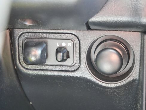 Used 1997 MAZDA MX-5 Miata RWD image 23