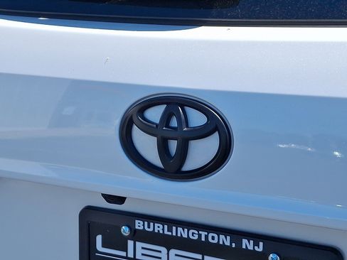 Used 2025 Toyota Highlander LE AWD/4WD image 30