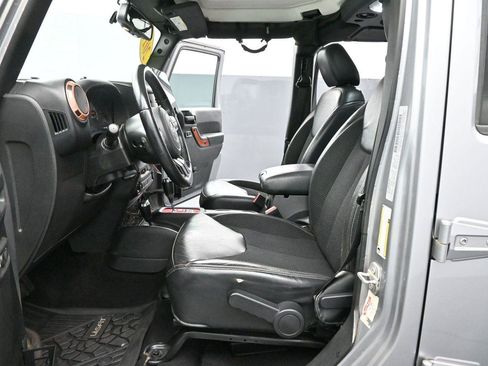 Used 2017 Jeep Wrangler Unlimited Sahara AWD/4WD image 15