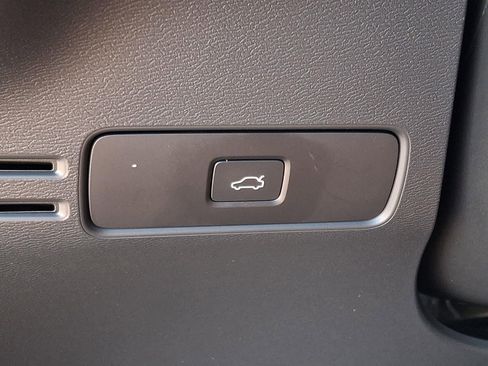 Certified 2023 Volvo C40 P8 Recharge Ultimate AWD/4WD image 25
