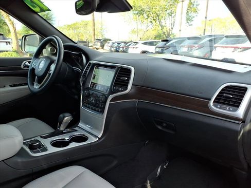 Used 2018 Jeep Grand Cherokee Limited image 11