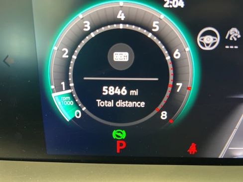 Certified 2025 Volkswagen Tiguan SE AWD/4WD image 31