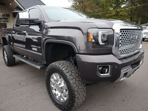 Used 2015 GMC Sierra 2500 Denali w/ Duramax Plus Package image 3