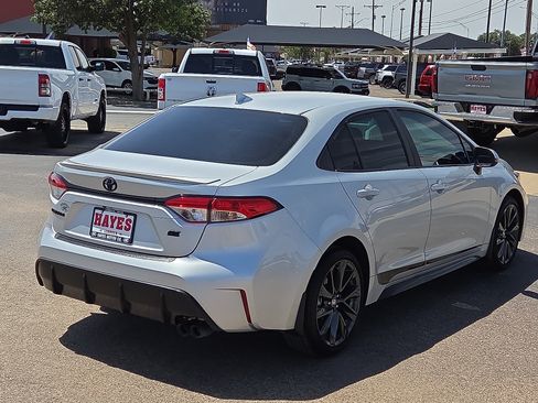 Used 2026 Toyota Corolla SE FWD image 4