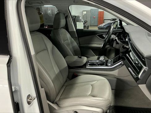 Used 2022 Audi Q7 Premium Plus image 10