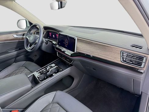 Used 2025 Volkswagen Atlas SEL Premium R-Line image 33