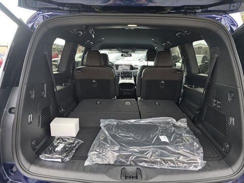 New 2026 Nissan Armada SL w/ Captain's Chari Seat Package image 15