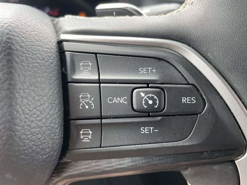 Used 2025 Jeep Grand Cherokee L Altitude image 25