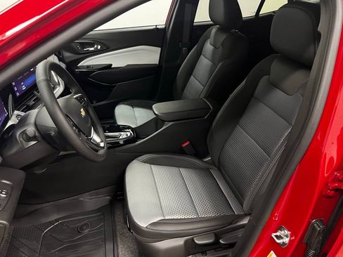 New 2026 Chevrolet Trax LT w/ LT Convenience Package FWD image 25