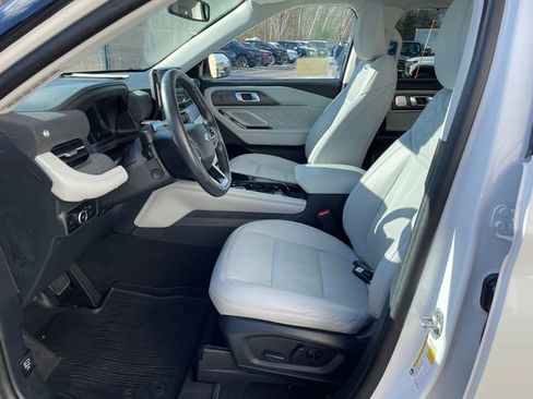 Certified 2025 Ford Explorer Platinum w/ Ultimate Package image 41