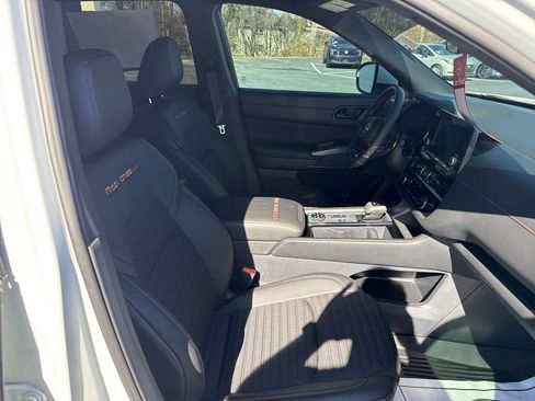 Used 2025 Nissan Pathfinder Rock Creek image 31