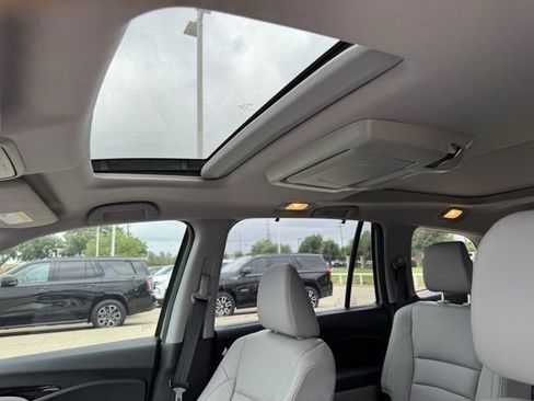 Used 2020 Honda Pilot Elite image 36