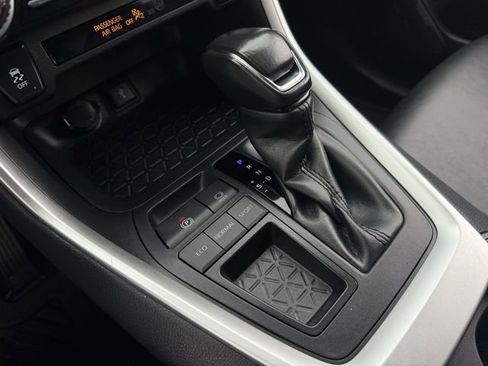 Used 2021 Toyota RAV4 XLE Premium image 21