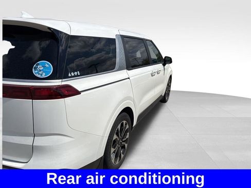 Used 2023 Kia Carnival EX FWD image 6