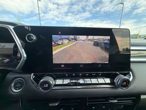 Used 2024 GMC Canyon Elevation w/ Elevation Premium Package RWD image 17