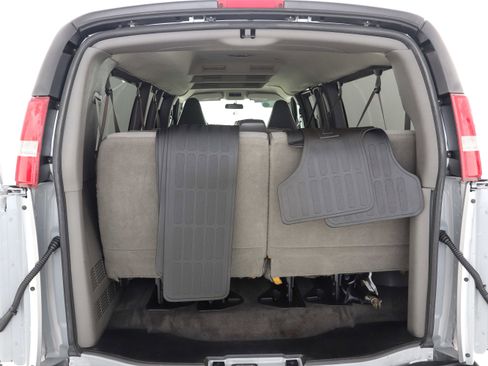 Used 2017 GMC Savana 3500 LT w/ LT Preferred Equipment Group image 11