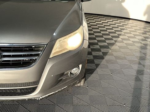 Used 2010 Volkswagen Tiguan S FWD image 9
